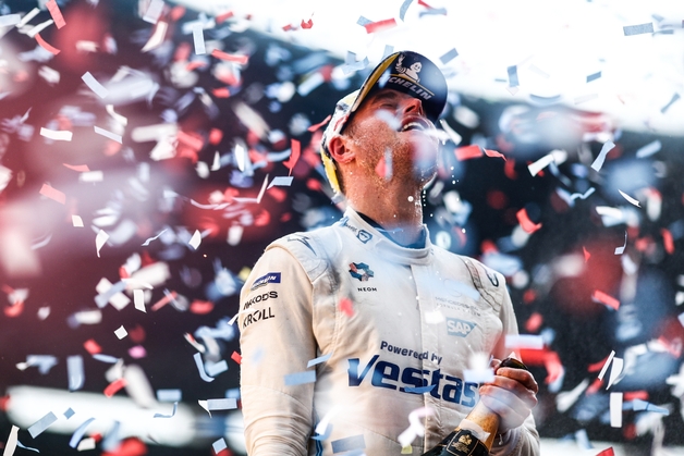 Vandoorne and Mercedes Take Gold in Seoul