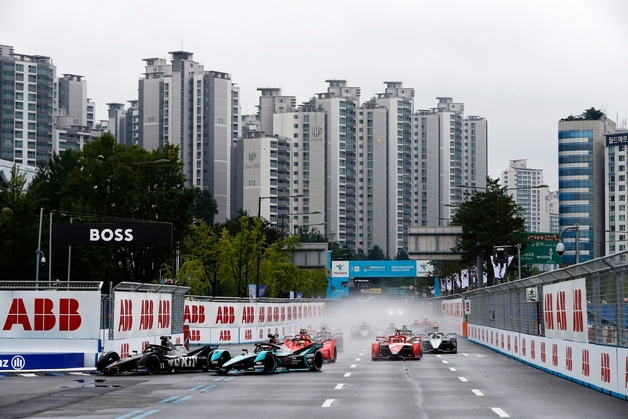 Vandoorne and Mercedes Take Gold in Seoul