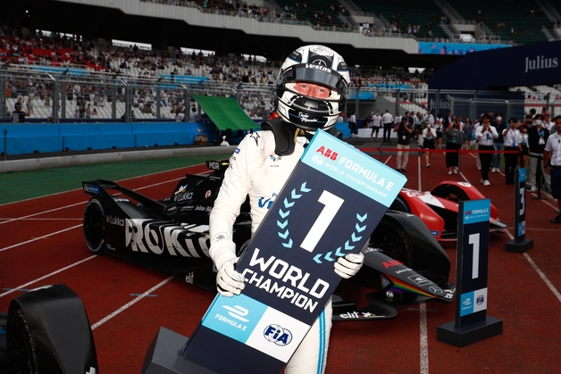 Vandoorne and Mercedes Take Gold in Seoul