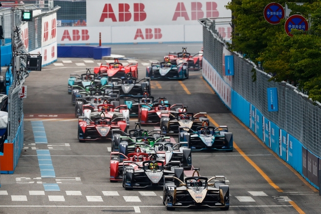 Vandoorne and Mercedes Take Gold in Seoul