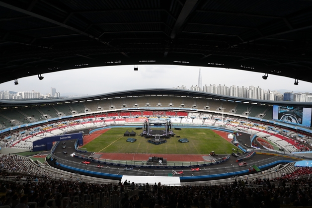 Vandoorne and Mercedes Take Gold in Seoul