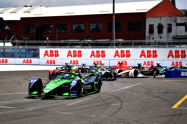 Rain-hit NYC EPrix sees Vandoorne take Formula E lead